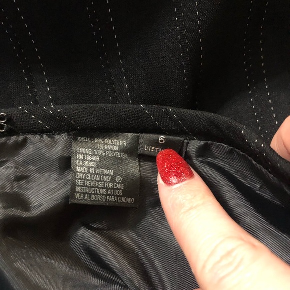 Tahari Suit Blazer Skirt Woman size 6 & 10 p Black stripe professional classy - Picture 13 of 16